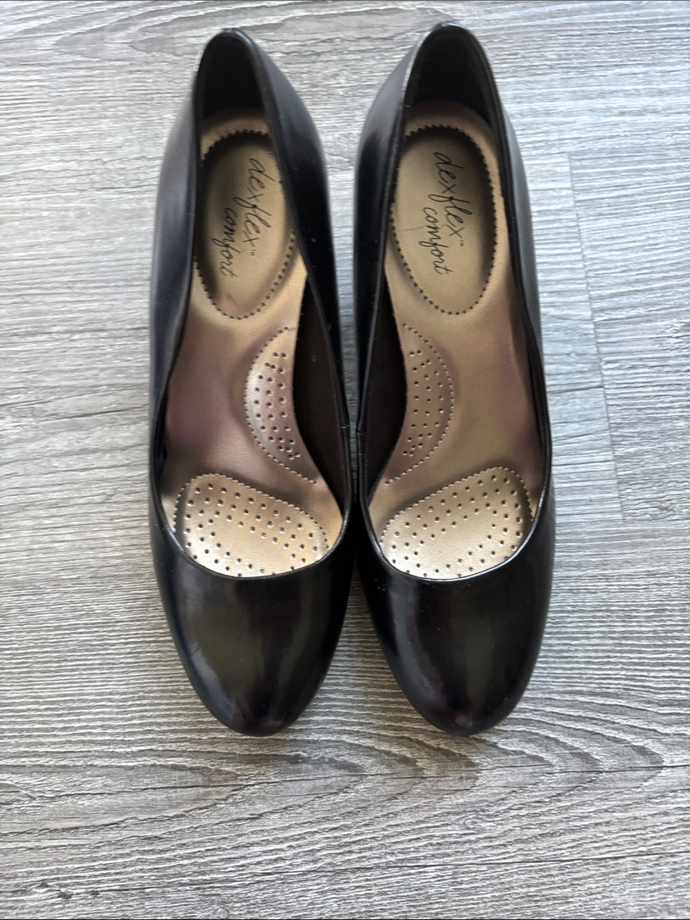 dexflex comfort Black Classic Round-Toe Women's Heels. Size 7